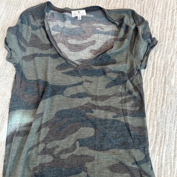 Socialite size small camo short sleeved shirt - Picture 1 of 2